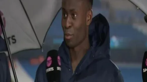 “激战正酣！昨日焦点对决，秋季联赛首轮8胜6负高潮迭起！”